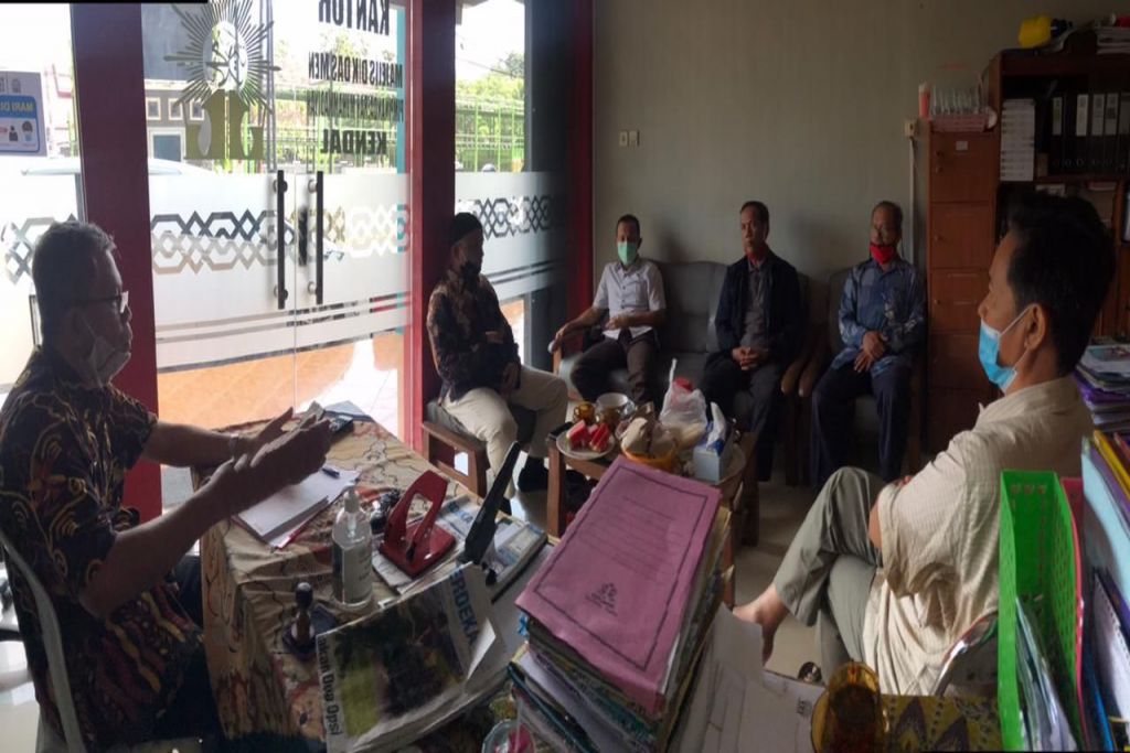 Suasana Rapat di Kantor Dikdasmen Kendal